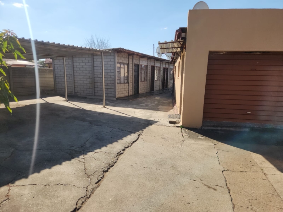 4 Bedroom Property for Sale in Rustenburg North North West